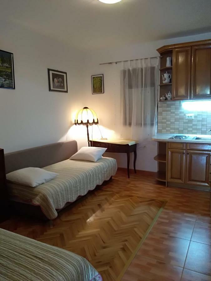 Apartmani Smiljana มาคาร์สกา ภายนอก รูปภาพ